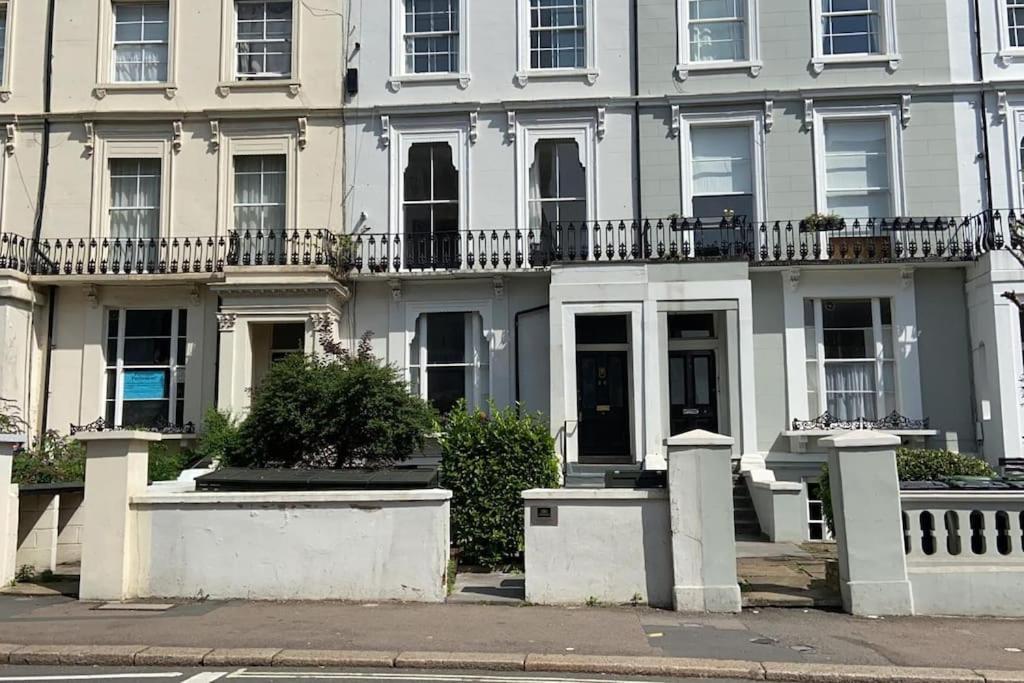 Gorgeous 2 Bedroom Flat In Charming Swiss Cottage Лондон Экстерьер фото