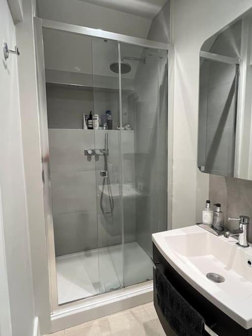Gorgeous 2 Bedroom Flat In Charming Swiss Cottage Лондон Экстерьер фото